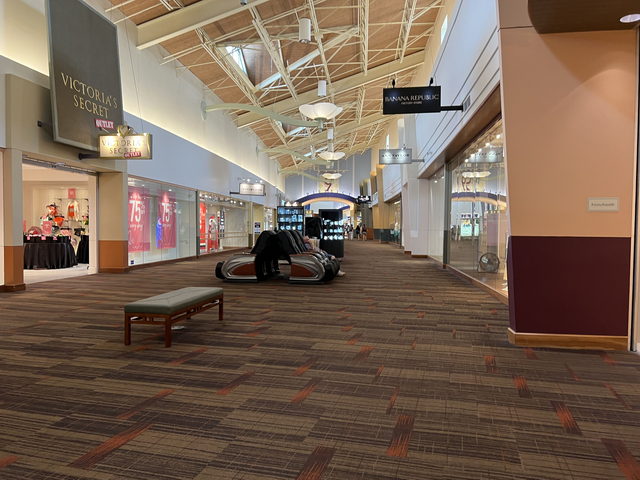 Great Lakes Crossing Outlets - Aug 7 2022 Photo (newer photo)